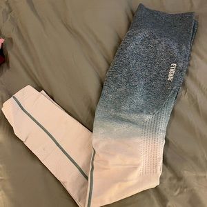 Gym shark leggings. Size S. Some wear on the logo.